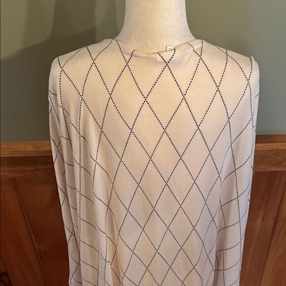 Elegant Cream Cardigan with Diamond Design - Picture 7 of 10